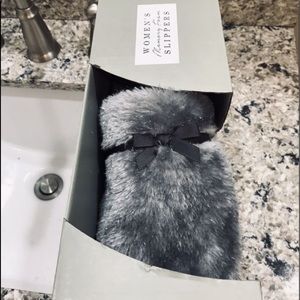 Women’s slippers Size L /XL (9/10)